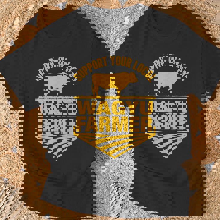地元和牛農家を応援 牛和牛牧場。 Tシャツ 高齢者への贈り物