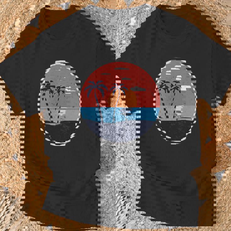 夏のビーチパームグラフィックポケットパッチバッジアイコンミニマリスト。 Tシャツ 高齢者への贈り物