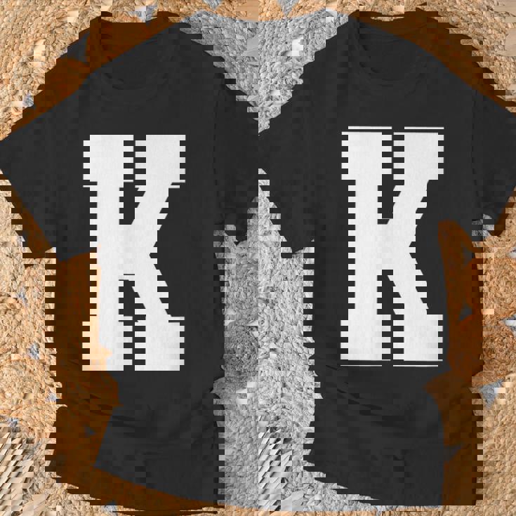 大文字 K アルファベットモノグラム イニシャル Tシャツ 高齢者への贈り物