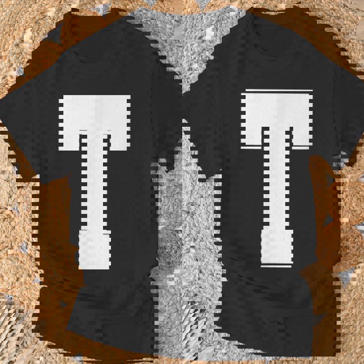 大文字tアルファベットモノグラムイニシャル Tシャツ 高齢者への贈り物