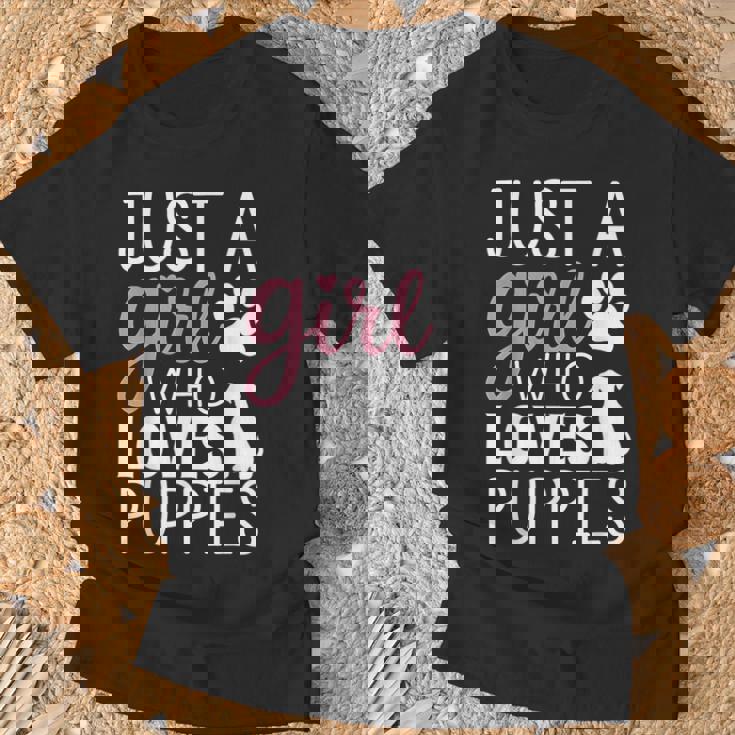 子犬 女の子 犬好き キュート ピンク 足跡プリント デザイン Tシャツ 高齢者への贈り物