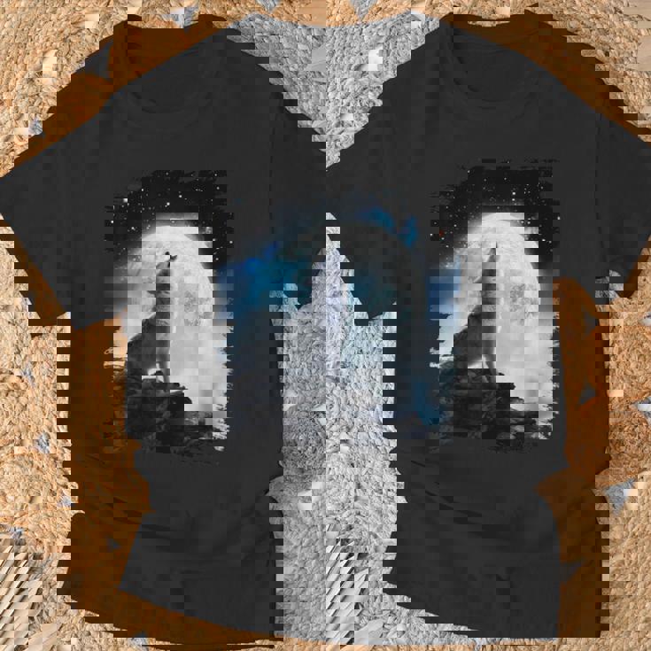 宇宙空間 オオカミ 月に遠吠えするオオカミ Tシャツ 高齢者への贈り物