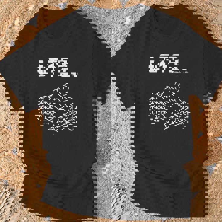 山不足 ハイキング 登山家 趣味 アウトドア 登山好き 山登り好き ギャグ おもしろ Tシャツ 高齢者への贈り物