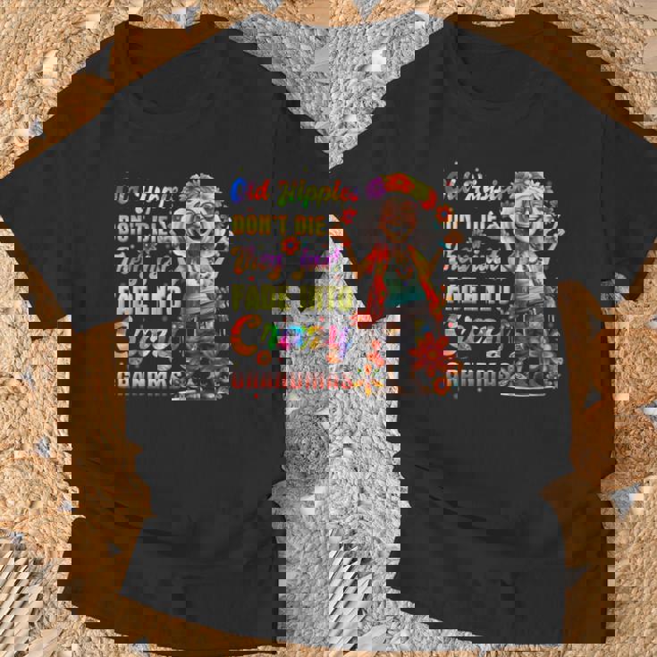 年老いたヒッピーは死なない、ただ狂ったおばあちゃんに消えていくだけ Tシャツ 高齢者への贈り物