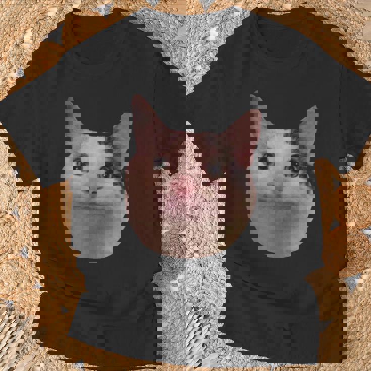 微笑む猫のミームベルーガ Tシャツ 高齢者への贈り物