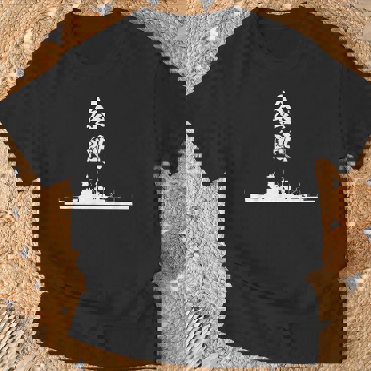戦艦【金剛】軍艦 シルエット 日本 大日本帝国 海軍 帝国海軍 船 面白い ネタ 文字入り おもしろ ウケ狙い Tシャツ 高齢者への贈り物