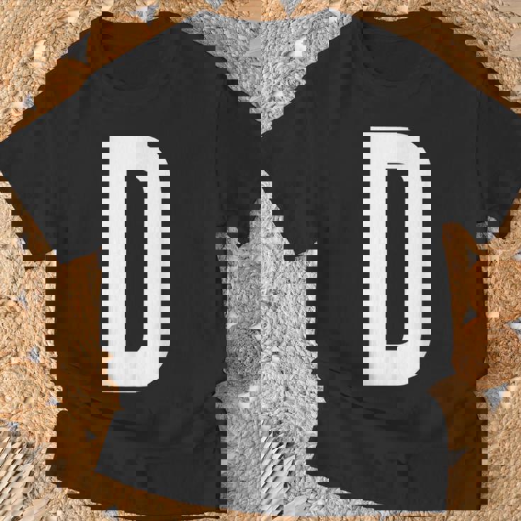 文字d アルファベットモノグラム イニシャル。 Tシャツ 高齢者への贈り物