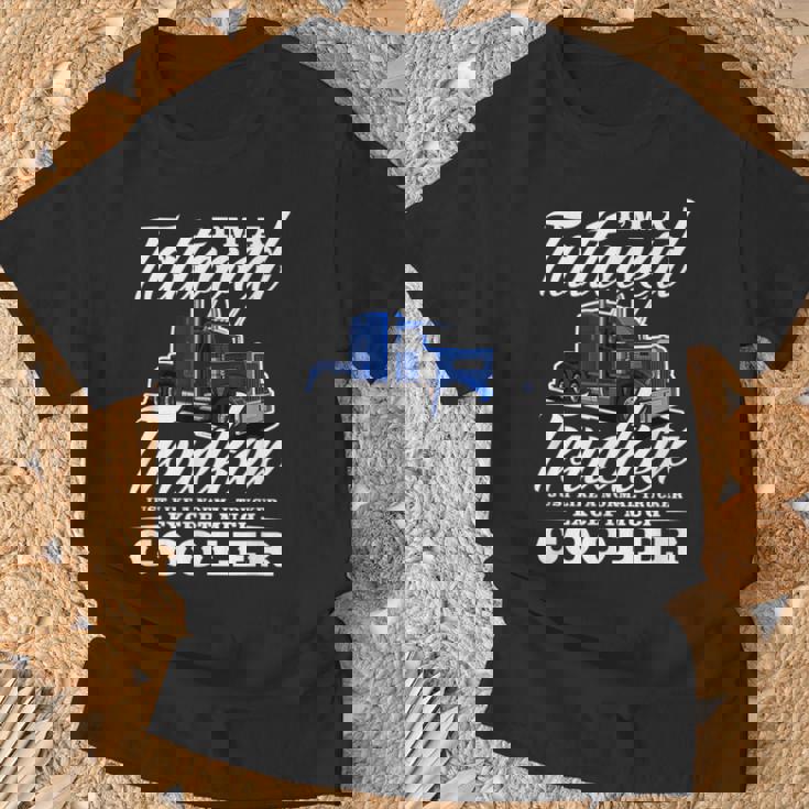 メンズ 普通のトラッカービッグリグトラックドライバーのようなタトゥーの入ったトラッカー Tシャツ 高齢者への贈り物