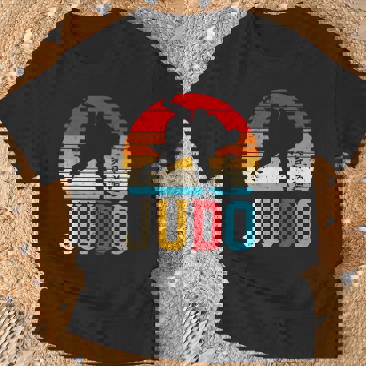 柔道投げ レトロ 日本の格闘技 柔道家 ファイター ギフト Tシャツ 高齢者への贈り物