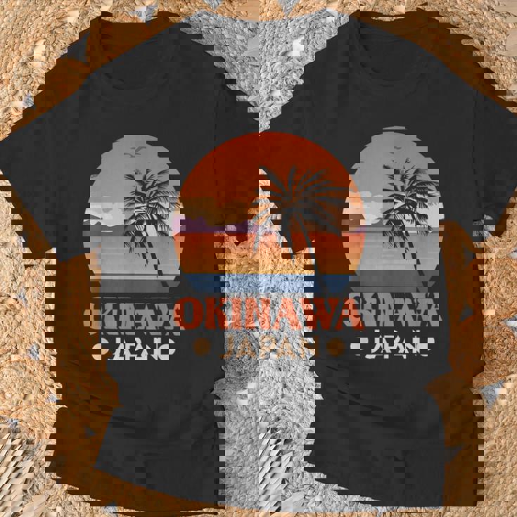 沖縄 Japan ヤシの木 夏休み 日本観光 Tシャツ 高齢者への贈り物