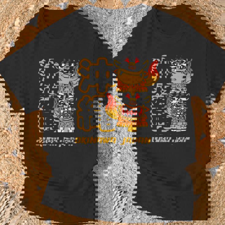 沖縄ジャパン シーサーガーディアンライオンズ 沖縄 日本語漢字 Tシャツ 高齢者への贈り物