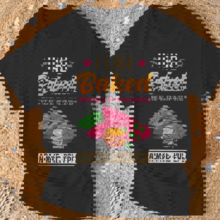 焼き芋が好きで、3人で面白いじゃがいも Tシャツ 高齢者への贈り物