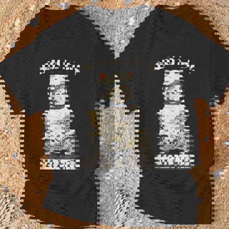 猫 ネコ 白猫 イラスト 原付 スクーター バイク 猫好き バイク好き かわいい おもしろ レトロ Neko Life Tシャツ 高齢者への贈り物