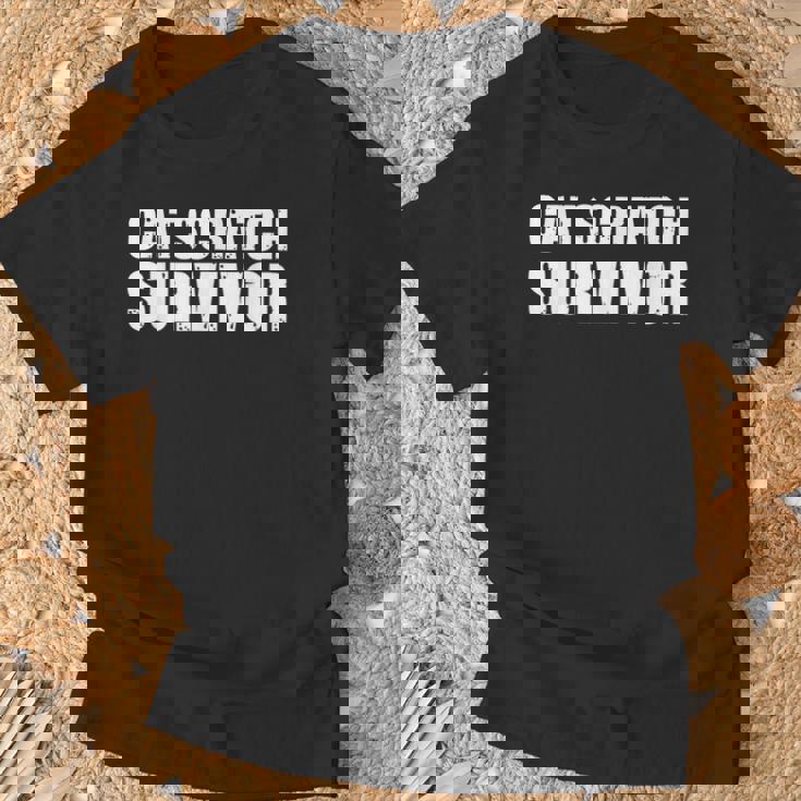 猫のひっかき傷から生き残った私は猫のひっかき傷から生き残りました Tシャツ 高齢者への贈り物