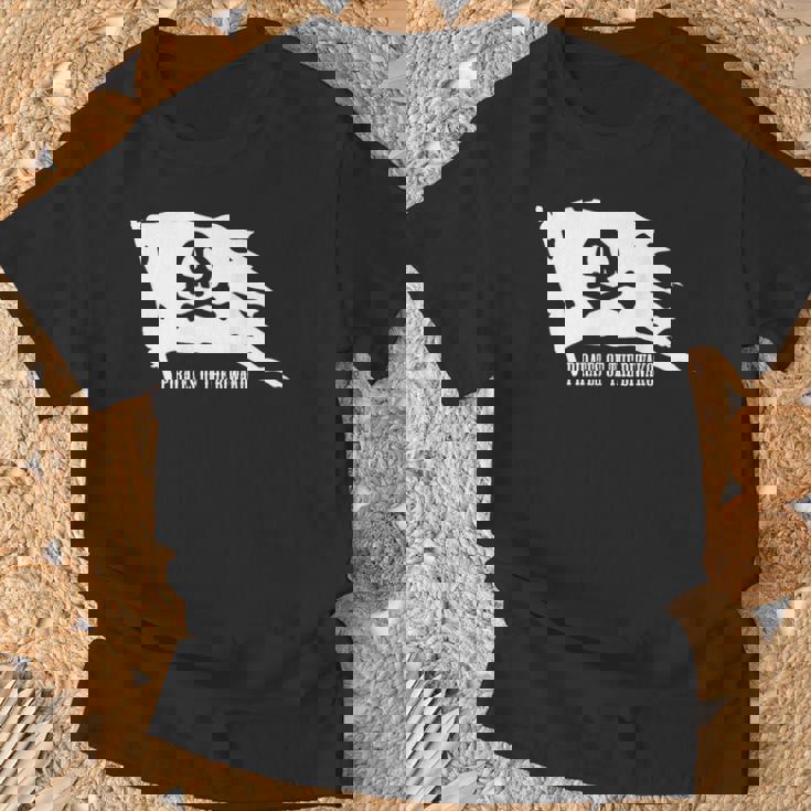 琵琶湖の海賊 ドクロ 旗 日本の景勝地 パロディ Biwako 滋賀県 日本 Tシャツ 高齢者への贈り物