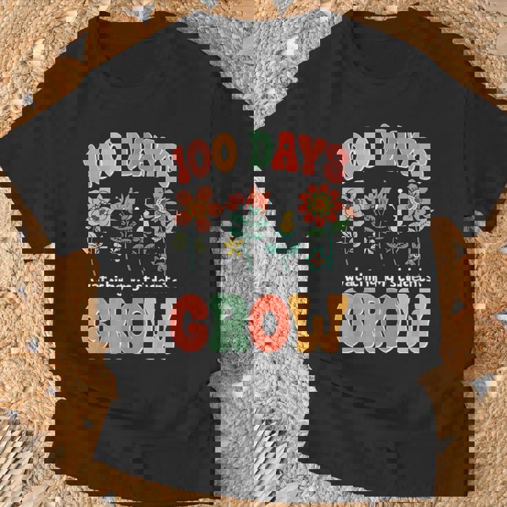 生徒たちの成長を見守る100日 学校教師の100日 Tシャツ 高齢者への贈り物