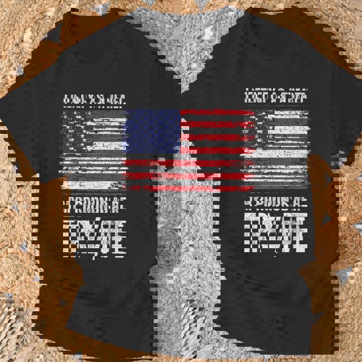 私が脅威だと判断した私の代名詞を試してみる私 Tシャツ 高齢者への贈り物