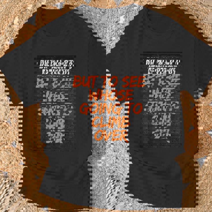 私は他の人を締め出すのではなく、見るために壁を作りました。 Tシャツ 高齢者への贈り物