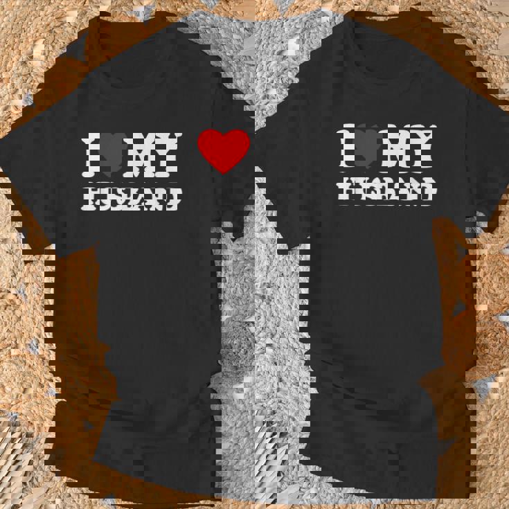 私は夫を愛しています私は夫を心から愛しています Tシャツ 高齢者への贈り物