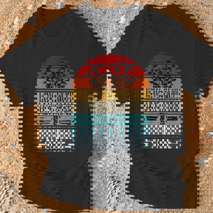 私は金物屋の男たちを長い間ロマンチックな散歩を楽しんでいます Tシャツ 高齢者への贈り物