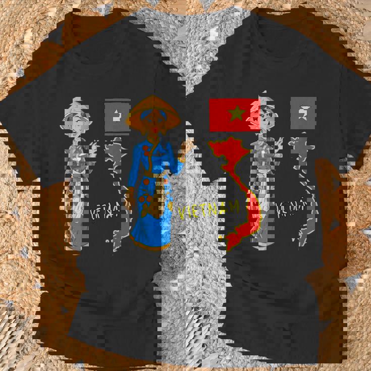 美しい笑顔のベトナムの女の子、旗とベトナムの地図 Tシャツ 高齢者への贈り物