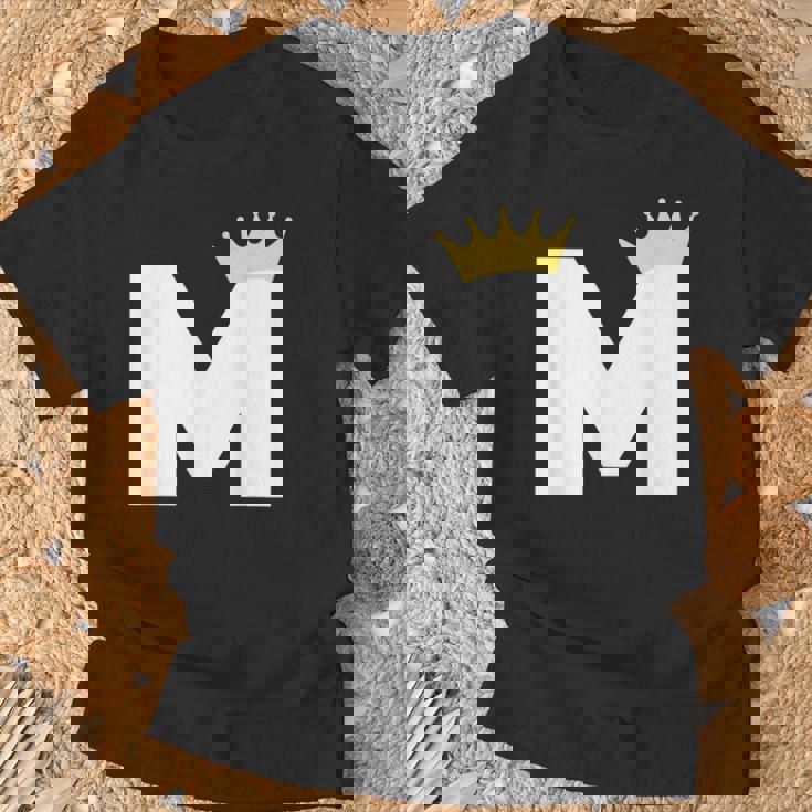 英文字 M 大文字 アルファベット モノグラム イニシャル キング クイーン クラウン Tシャツ 高齢者への贈り物