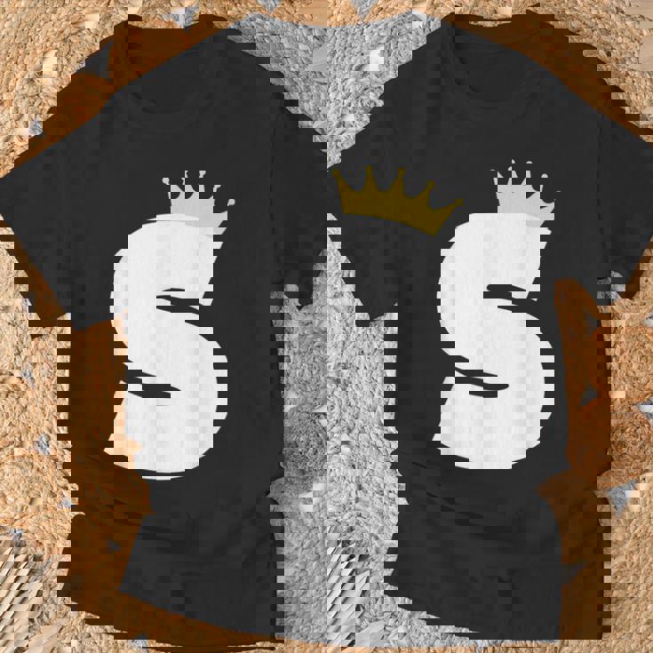 英文字 大文字 アルファベット モノグラム イニシャル キング クイーン クラウン Tシャツ 高齢者への贈り物