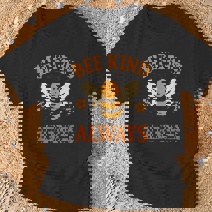 蜂はいつも優しく。先生の優しさ Tシャツ 高齢者への贈り物