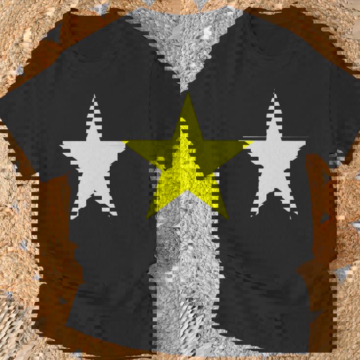 複数の色にイエロースター。 Tシャツ 高齢者への贈り物