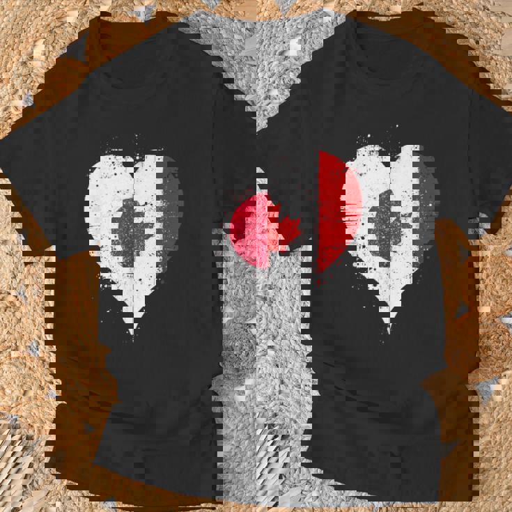 誇り高き日系カナダ人を想うビンテージスタイルのクールなカナダ国旗と日本国旗 Tシャツ 高齢者への贈り物