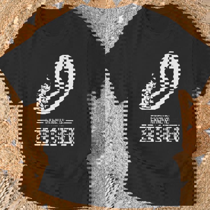 象の影 グレー 巨大なゾウムシ 認識 サイン。 Tシャツ 高齢者への贈り物