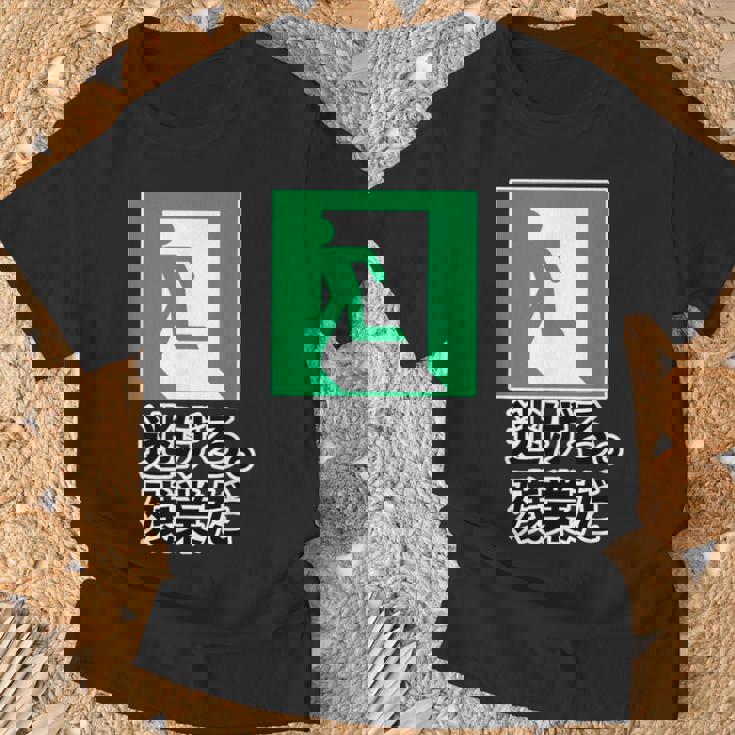 逃げろ。残業だ（非常口）イラスト（Stop！残業）【変なデザイン屋さん】 パロディ 面白い デザイン Tシャツ 高齢者への贈り物