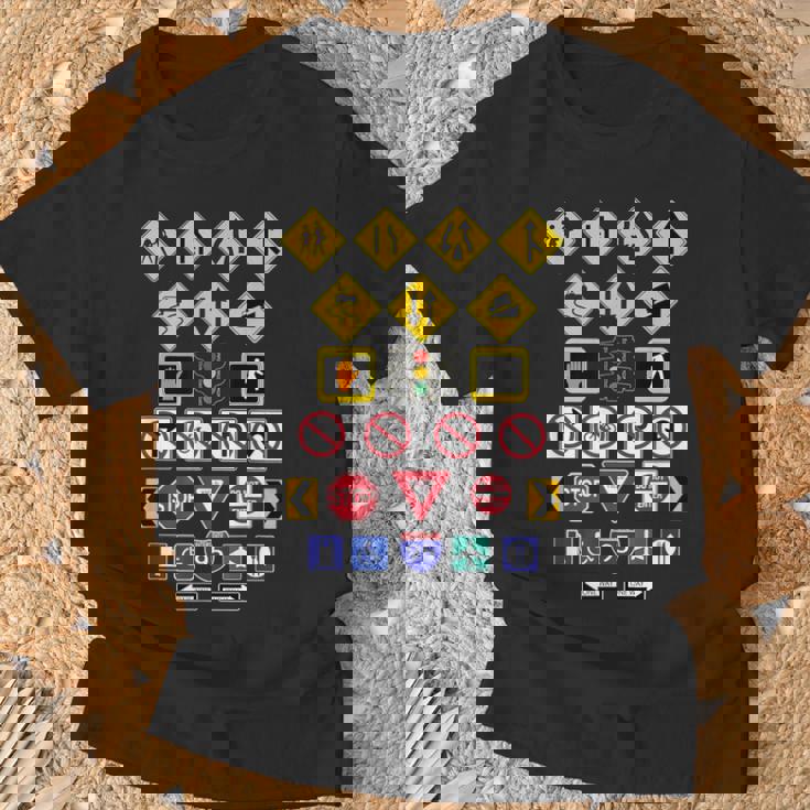 道路標識、警告標識 Tシャツ 高齢者への贈り物