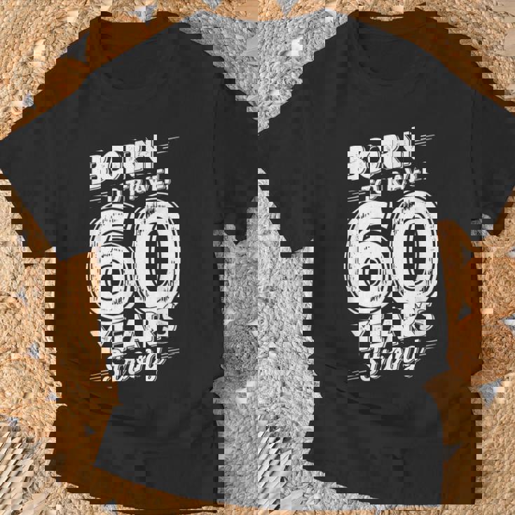 還暦祝い 旅行好き 父 母 男性 女性 60歳 レトロ おしゃれ 文字デザイン Born To Travel Tシャツ 高齢者への贈り物