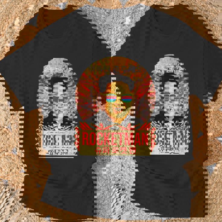 金正恩ロケットマンミサイルマン北朝鮮北朝鮮 Tシャツ 高齢者への贈り物