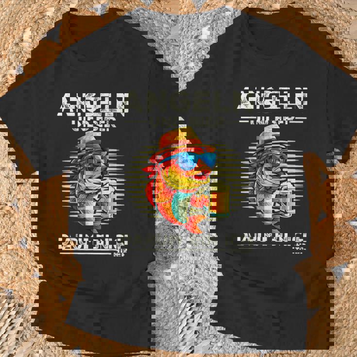 釣り人の服 面白いことわざ釣りとビールサーモンデザイン Tシャツ 高齢者への贈り物