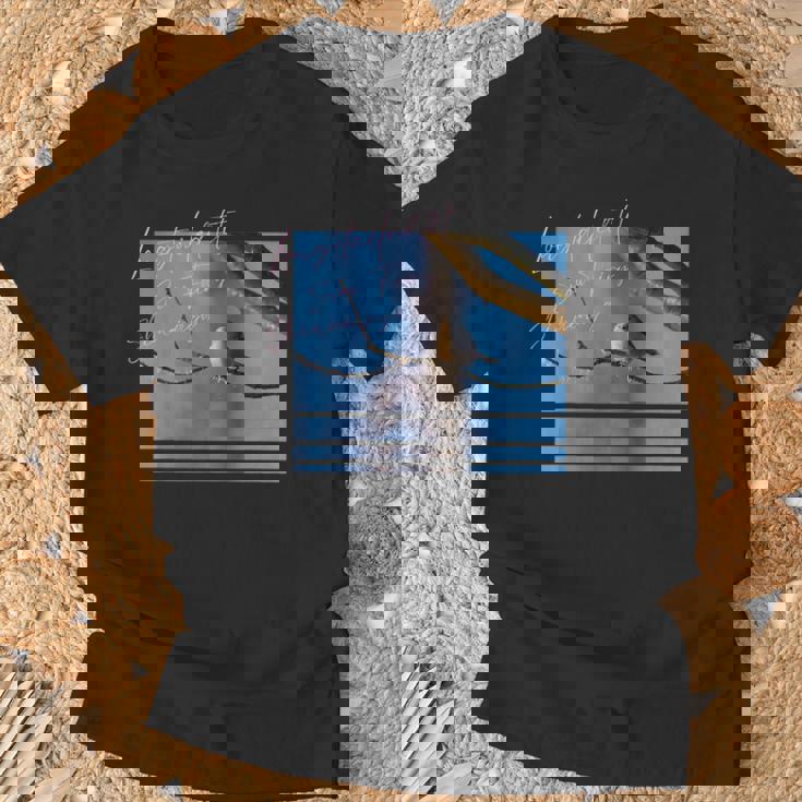 雪の妖精 北海道 日本の小鳥 青空 写真 Tシャツ 高齢者への贈り物