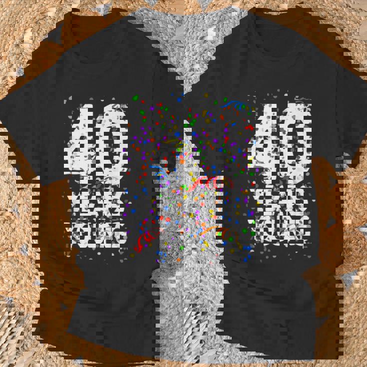 面白 40 Years Young Happy 40Th Birthday シャツ メンズ レディース Tシャツ 高齢者への贈り物
