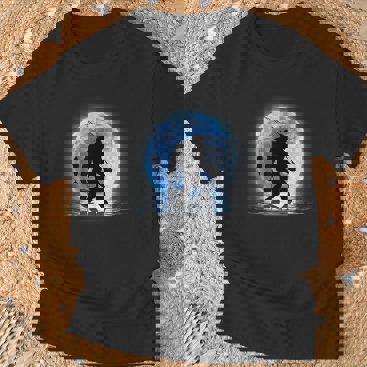 面白いtシャツ 釣りバカ 青い月と釣り人 メンズ おもしろ 面白い 服 オリジナル 海釣り 川釣り ビッグフット ネタ Tシャツ 高齢者への贈り物