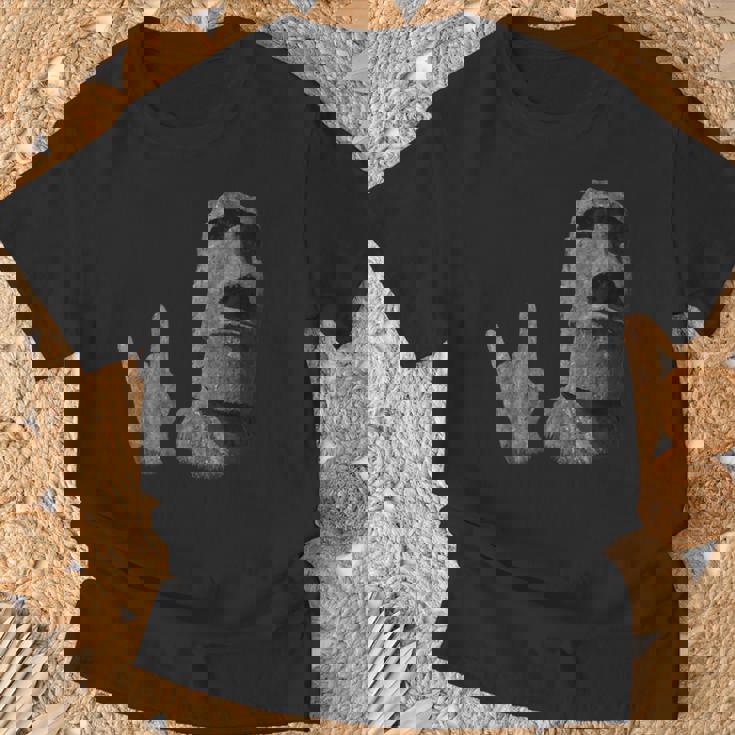 面白いイースター島のモアイ像のロッカーign Of The Horns Tシャツ 高齢者への贈り物