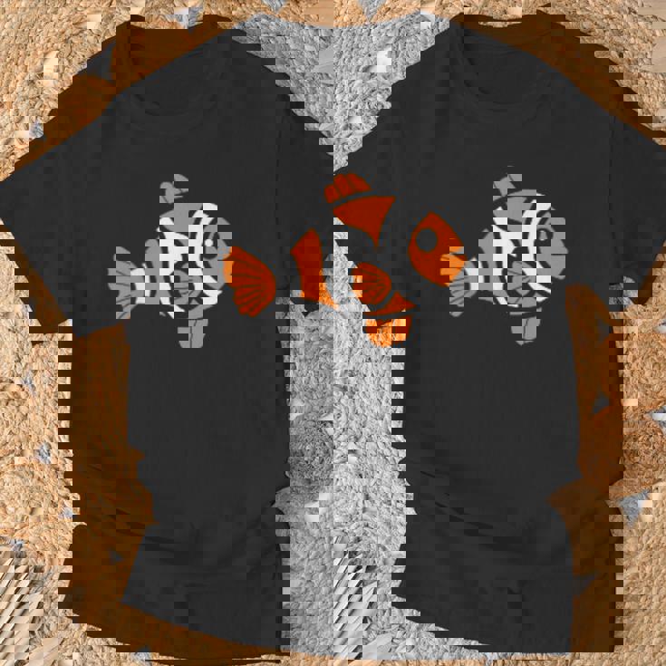 面白いカクレクマノミ シンプルで小さいかわいいカクレクマノミ Tシャツ 高齢者への贈り物