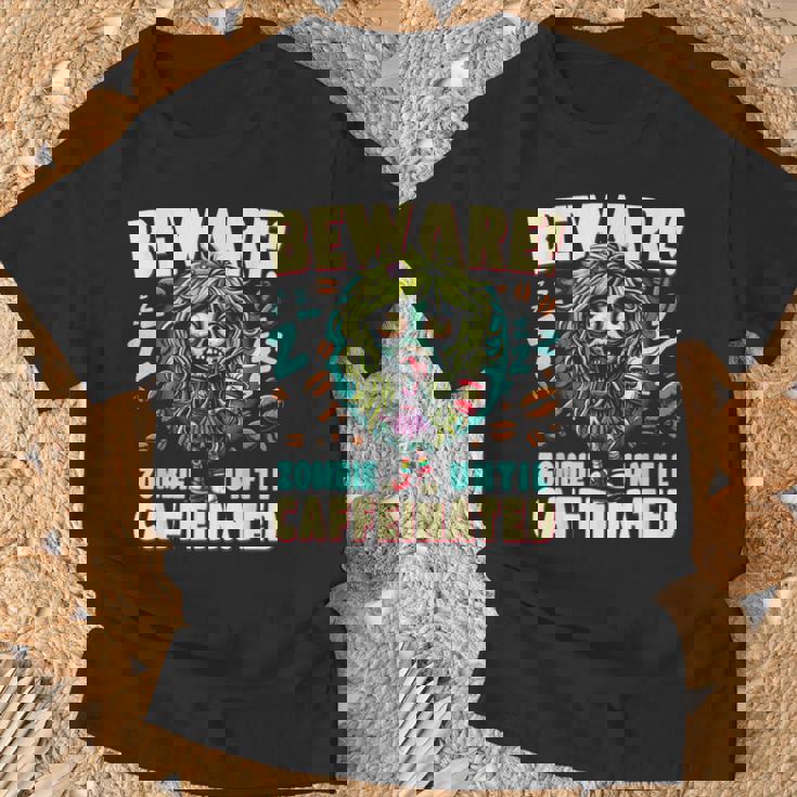 面白いコーヒーゾンビガール、カフェインが入るまでゾンビに注意 Tシャツ 高齢者への贈り物