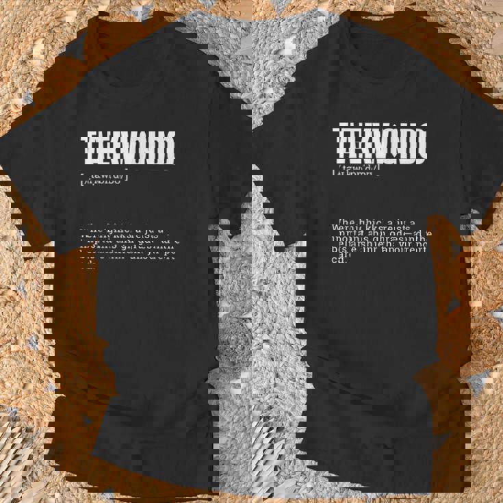 面白いテコンドー辞書がハイキックの定義を作ります Tシャツ 高齢者への贈り物