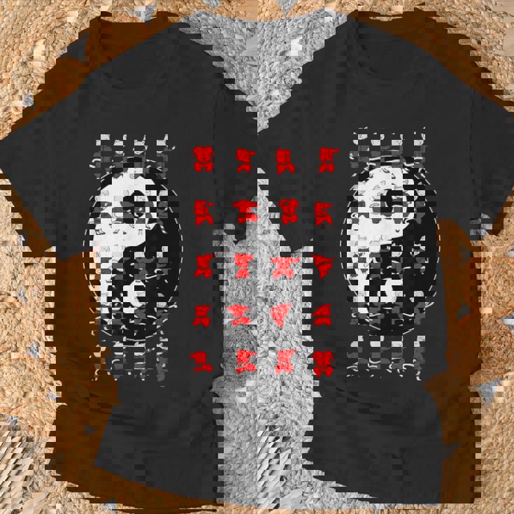 面白い太極拳猫が陰陽のデザインを動かす Tシャツ 高齢者への贈り物