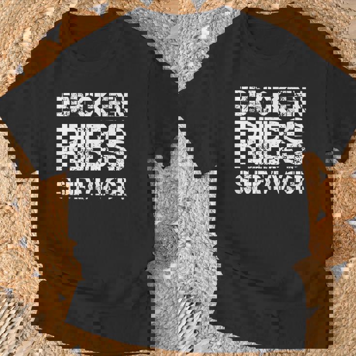 骨折した肋骨サバイバー Tシャツ 高齢者への贈り物