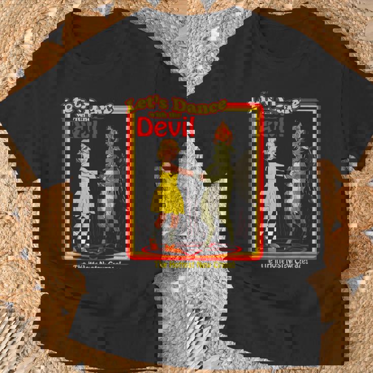 魔法のは、悪魔バフォメット悪魔と踊ってみましょうおかしい Tシャツ 高齢者への贈り物