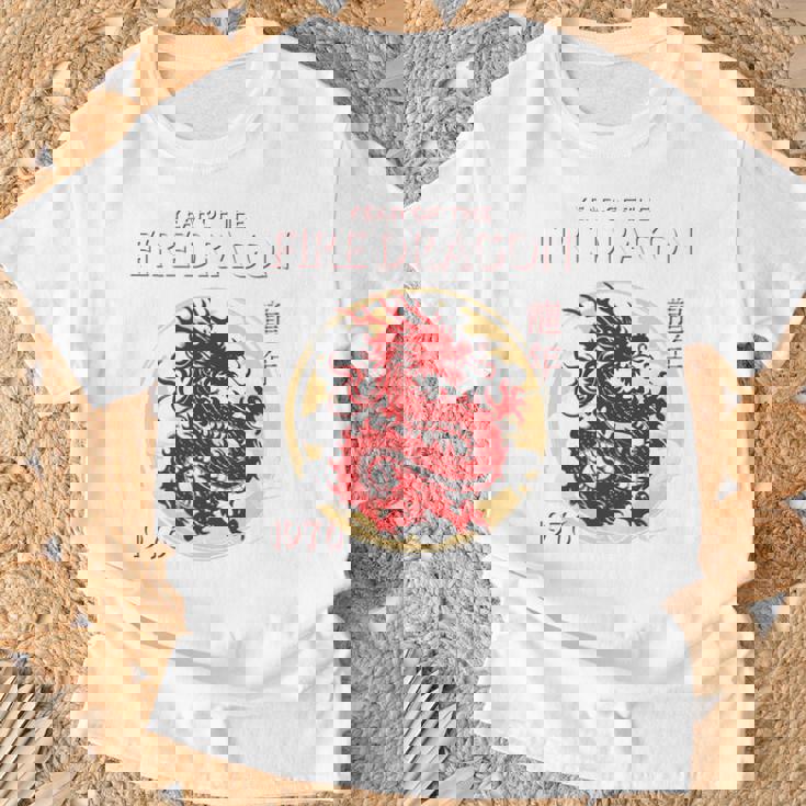 1976年 龍の年 誕生日 1976年 チャイニーズファイアードラゴン 長袖tシャツ Tシャツ 高齢者への贈り物