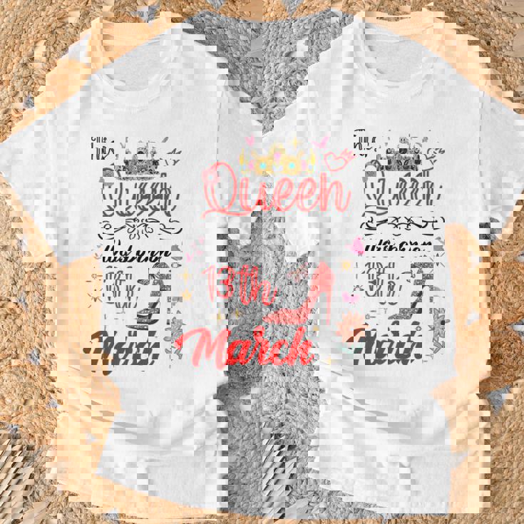 3月13日 誕生日 この女王は3月13日に生まれました Tシャツ 高齢者への贈り物