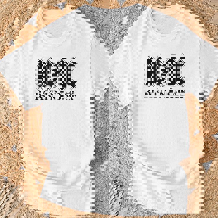AcDcロックミュージックバンドバックブラックロゴ。 Tシャツ 高齢者への贈り物