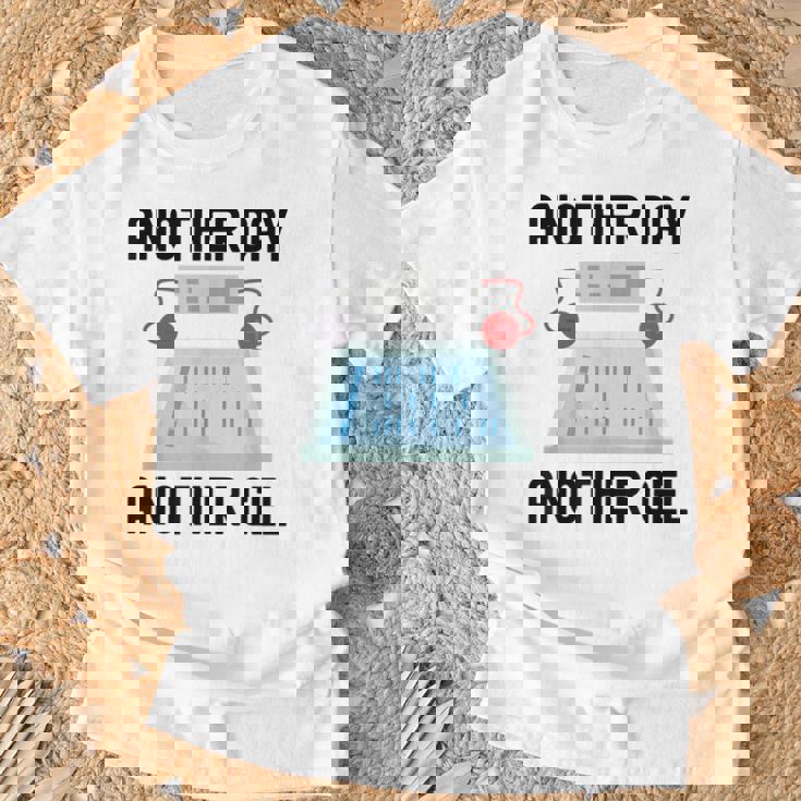 Another Day Another Gel Tシャツ 高齢者への贈り物